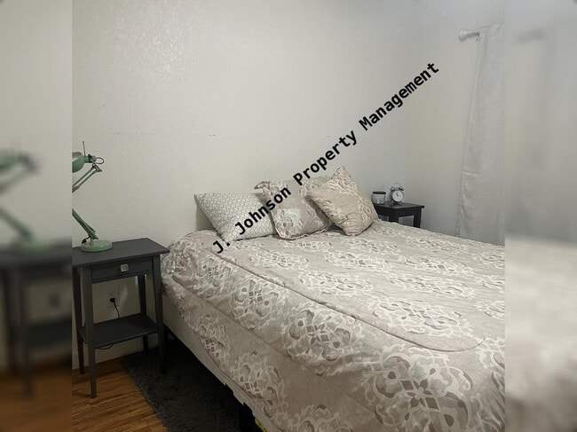 Building Photo - 1 bed 1 bath MOVE IN READY