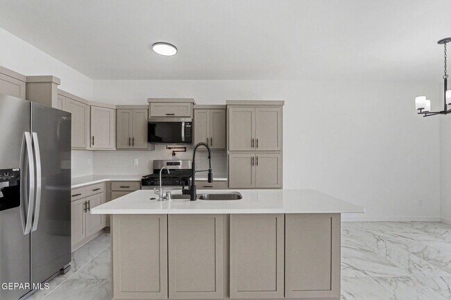 Building Photo - 15052 Destination Ave