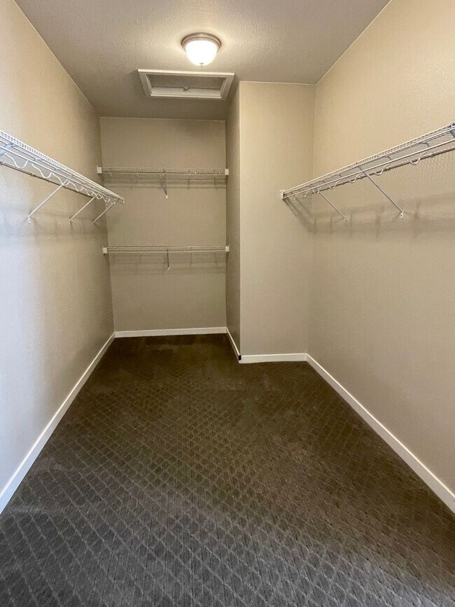 Building Photo - Gorgeous Colliers Hill Home