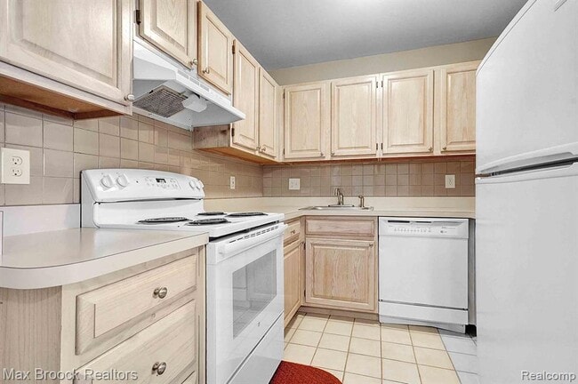 Building Photo - 50406 Bay Run S
