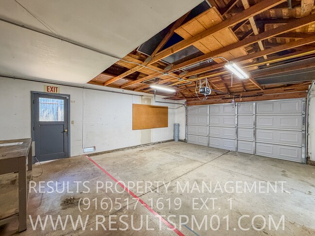 Building Photo - 112 Dyrell Way