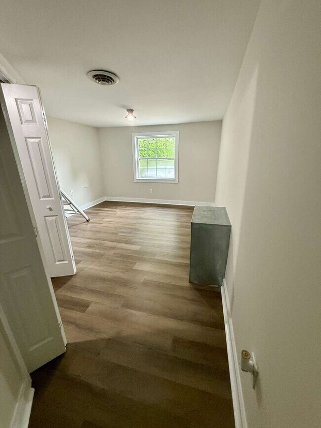 Building Photo - 3 Bedroom / 1 Bathroom Home in Russellville