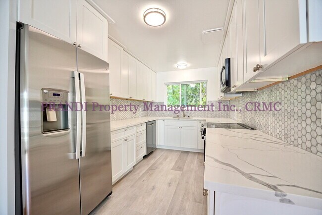 Building Photo - Reduced Rent! Now $3,300 (Was $3,500) Qual...