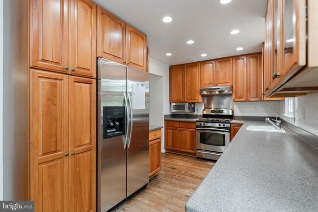 Building Photo - 8207 Cedar Landing Ct