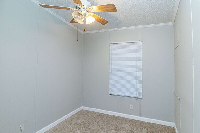 Building Photo - 3 Bedroom, 2 Bathroom mobile home in Pikeville *Trash pick-up included*