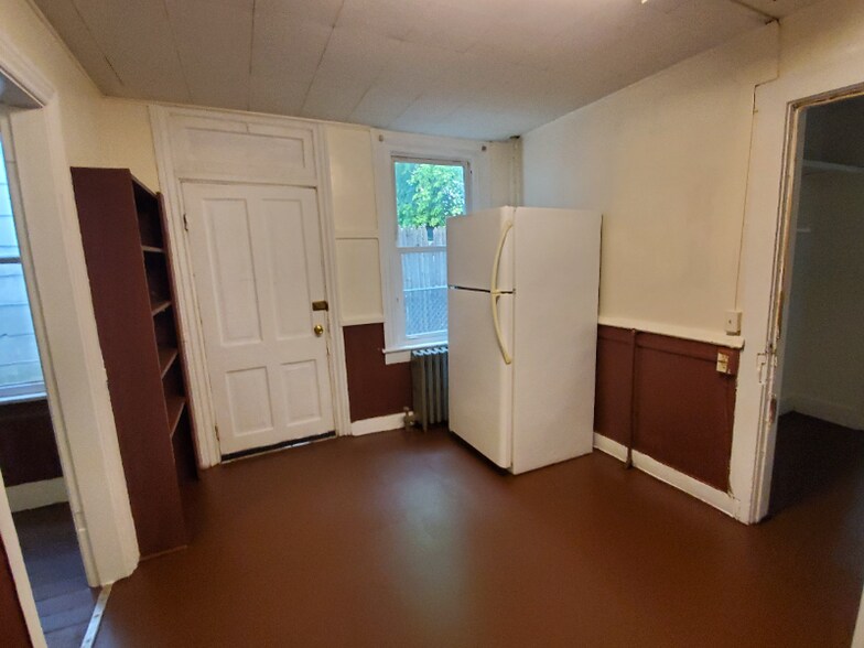 Building Photo - 314 N Maple Ave