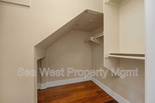 Building Photo - 6148 Paseo Granito