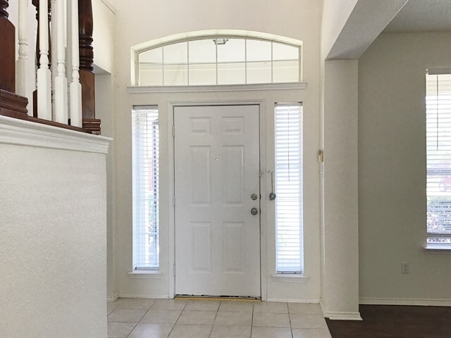 Building Photo - 1701 Oak Bend Ln
