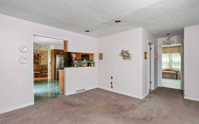 Building Photo - 3847 Quakerbridge Rd