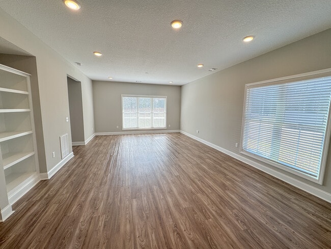 Building Photo - 5007 Cypress Lake Rd