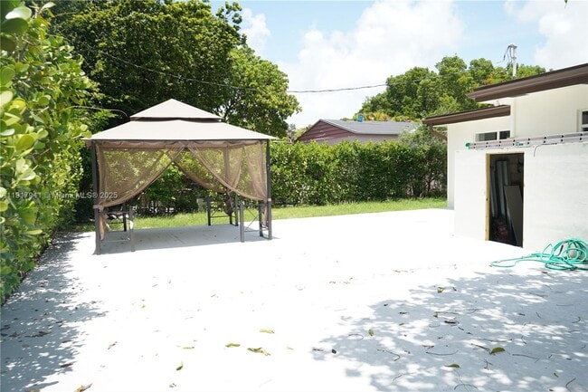 Building Photo - 6236 SW 11th St