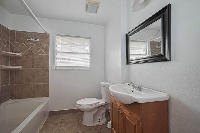 Building Photo - 423 Gammon Dr