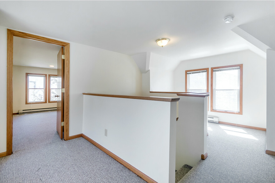 Building Photo - 419 W Doty St