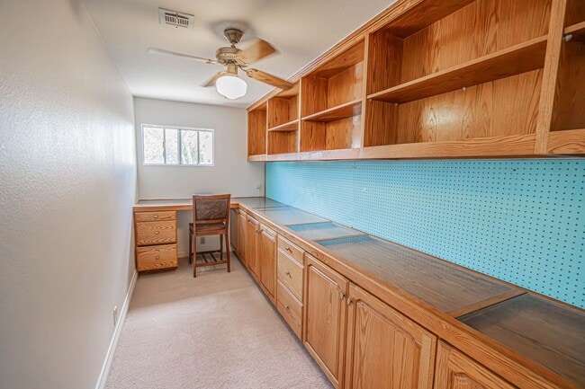 Building Photo - Old Orchard 1 - 4 Bedroom Home in Valencia!