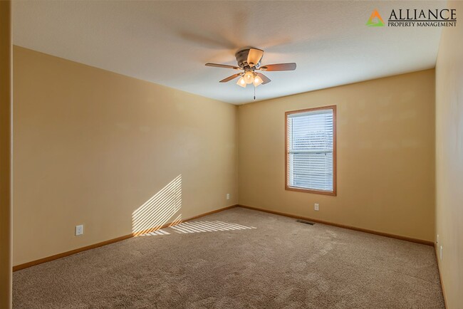 Building Photo - 360° VIRTUAL TOUR ~ Over-sized duplex! Two...