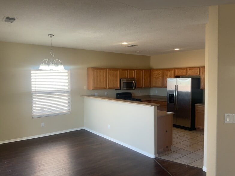 Building Photo - 3337 Cochiti St NE