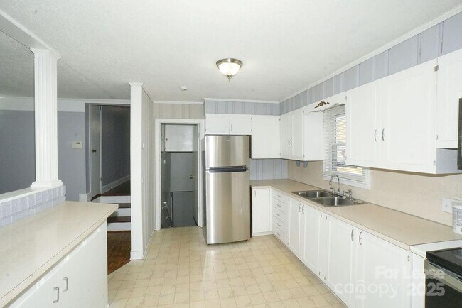 Building Photo - 1632 Kimberly Dr