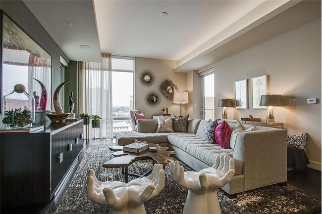 Building Photo - 216 Barton Springs Rd