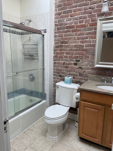 Building Photo - 463 Beacon St