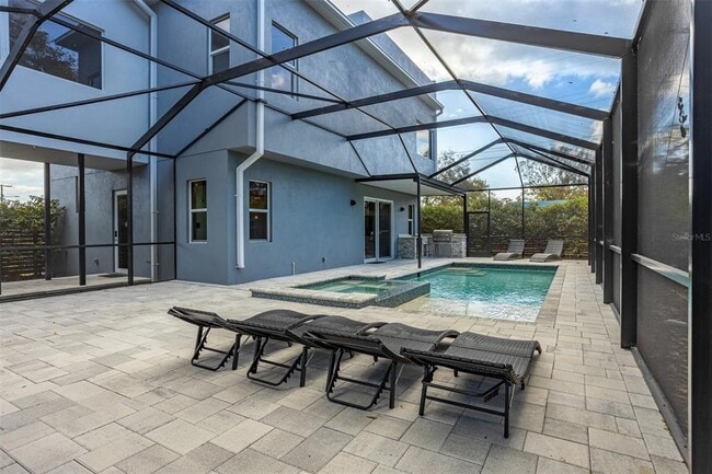 Building Photo - 2700 N Myrtle Ave