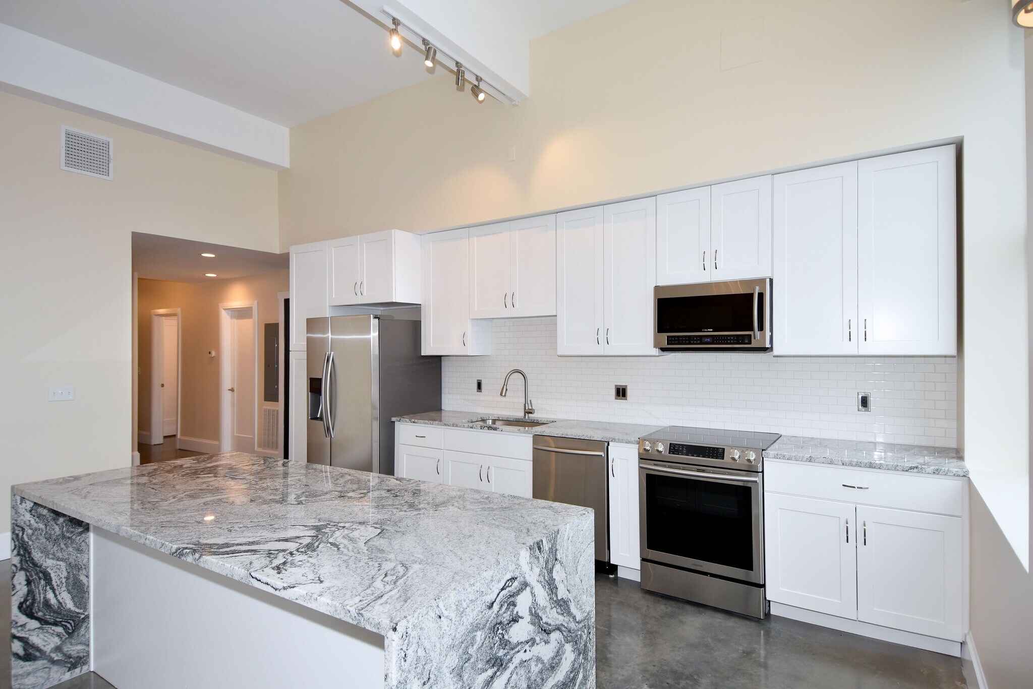 Building Photo - 2301 Mission St