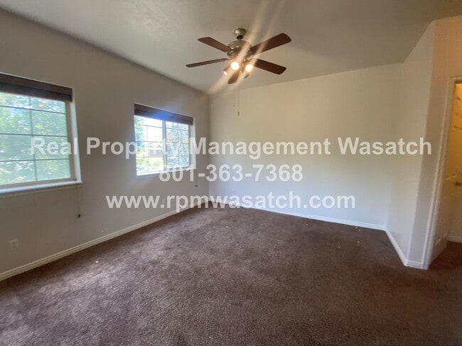 Building Photo - Cute 3 Bedroom 2 Bath Condo with a View!