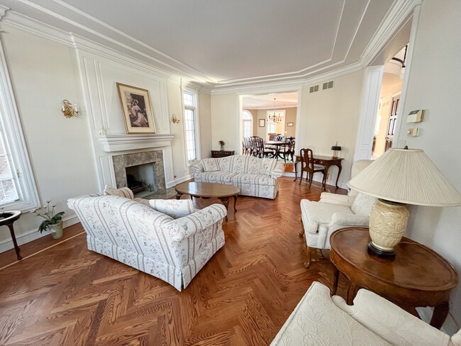 Building Photo - 711 Berkshire Ct