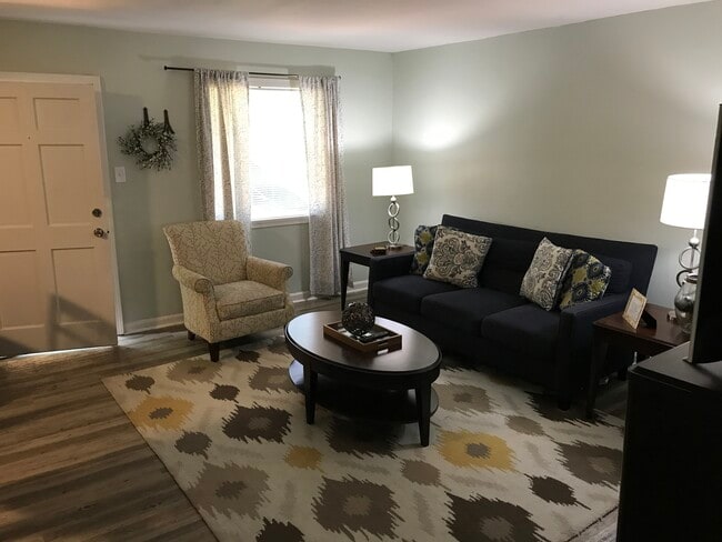 Building Photo - 848 Myrtle St NE