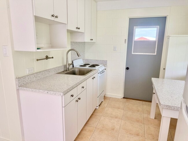 Building Photo - 50 Loha St
