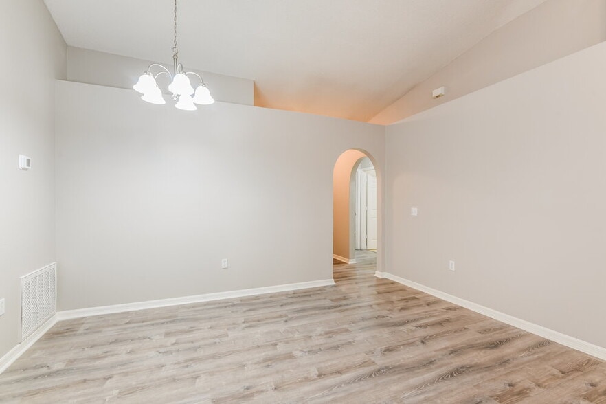 Building Photo - 1117 Windy Bluff Dr