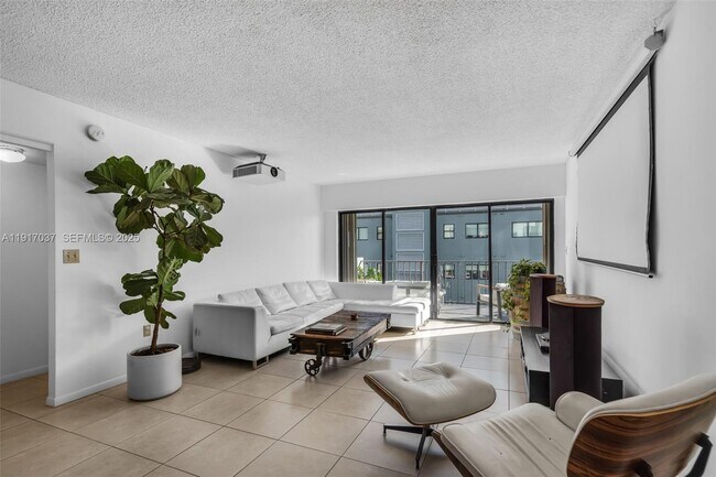 Building Photo - 575 Crandon Blvd