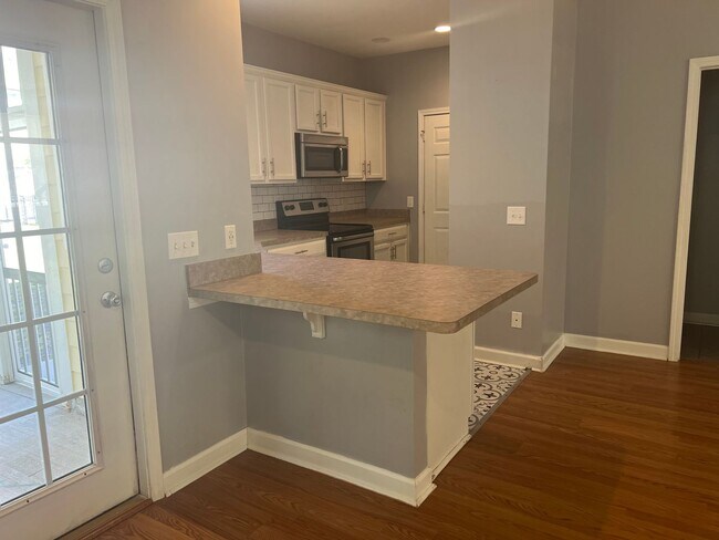 Building Photo - ** 1 Month Free Rent** Beautiful 3 Bedroom/ 2.5 Bath Unfurnished Townhouse in Wellstone!