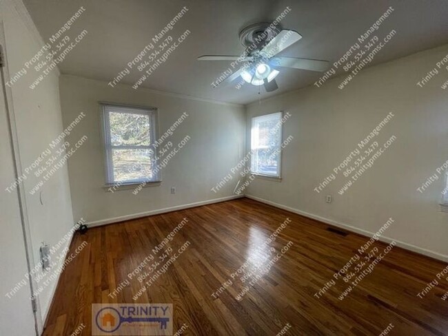 Building Photo - Bright and Sunny 3-bedroom, 1-bathroom Hom...