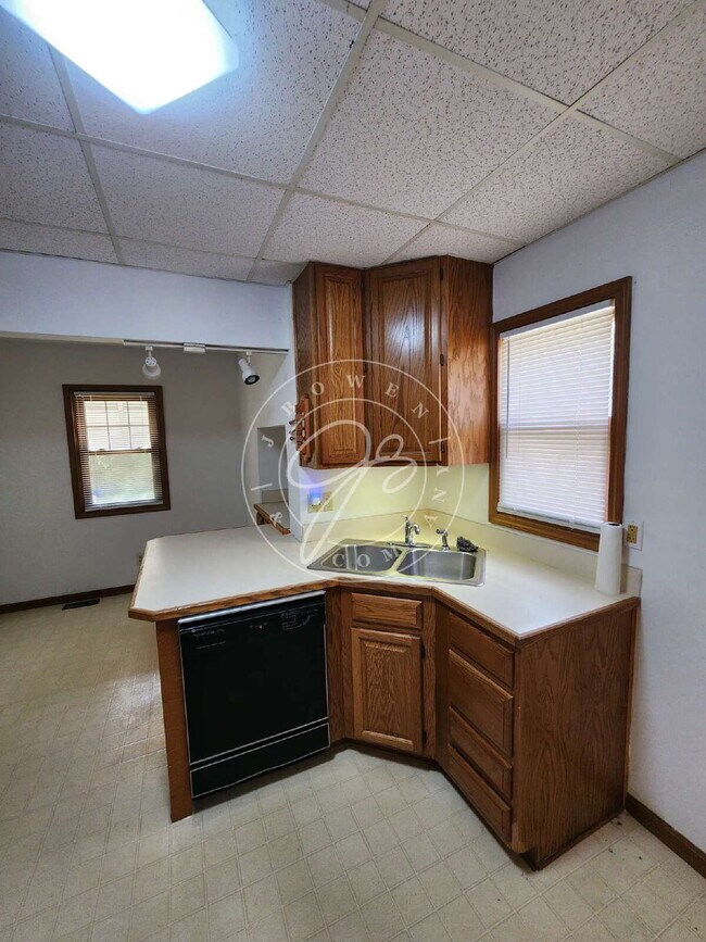 Building Photo - 3 Bed / 2 Bath Home in West Toledo – Bonus...