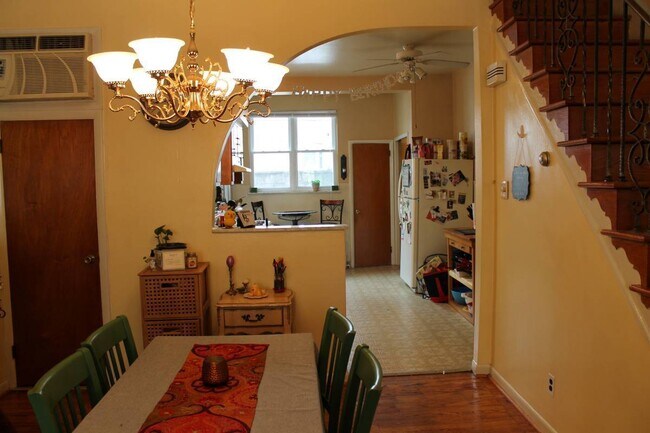 Building Photo - Well-maintained Passyunk Square 3 Bedroom ...