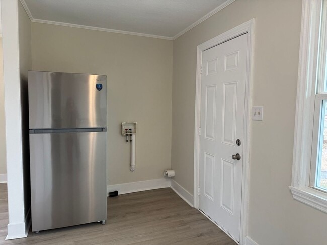 Building Photo - Newly remodeled 1 bedroom, 1 bath duplex.