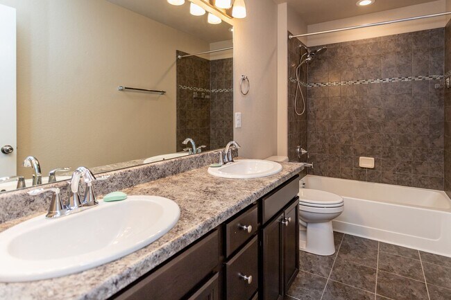 Building Photo - Beautiful Home with Stunning Views!