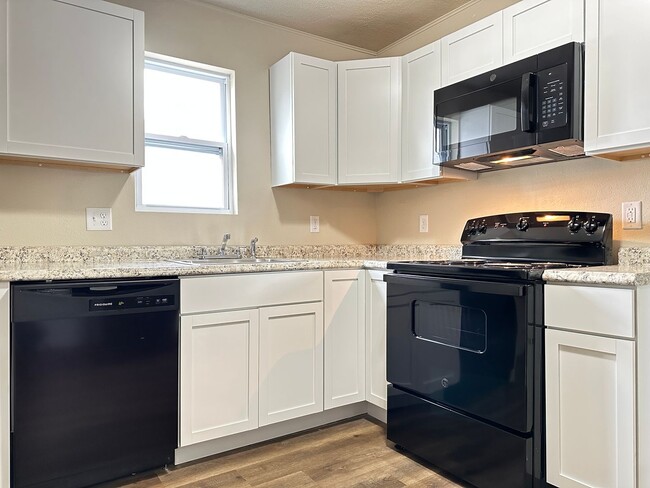 Building Photo - 2 Bedroom Fully Remodeled Home Ogden Iowa