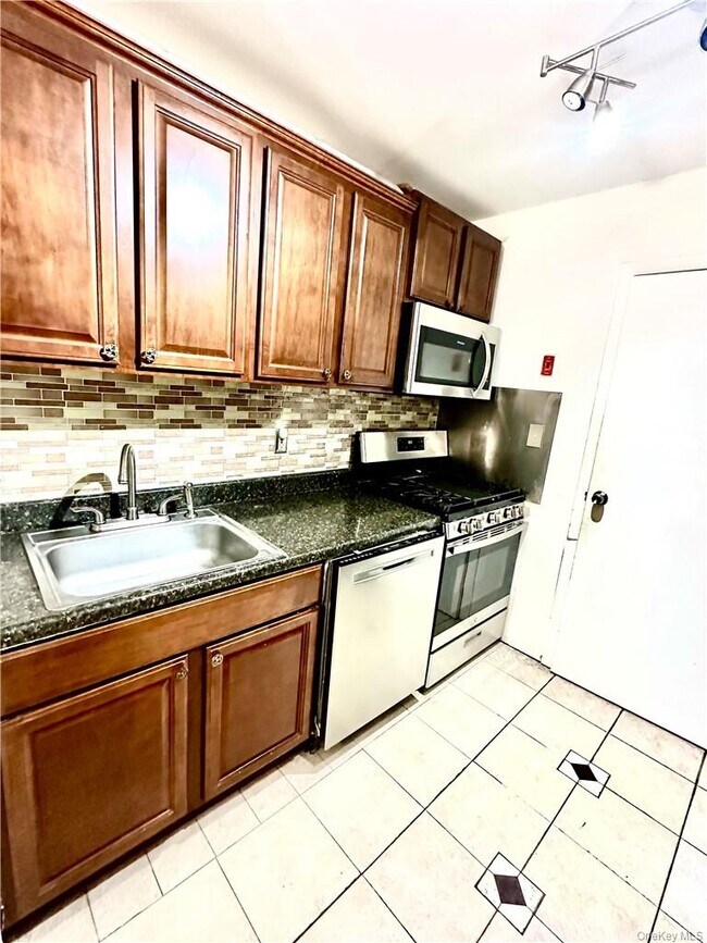 Building Photo - 376 Concord Ln