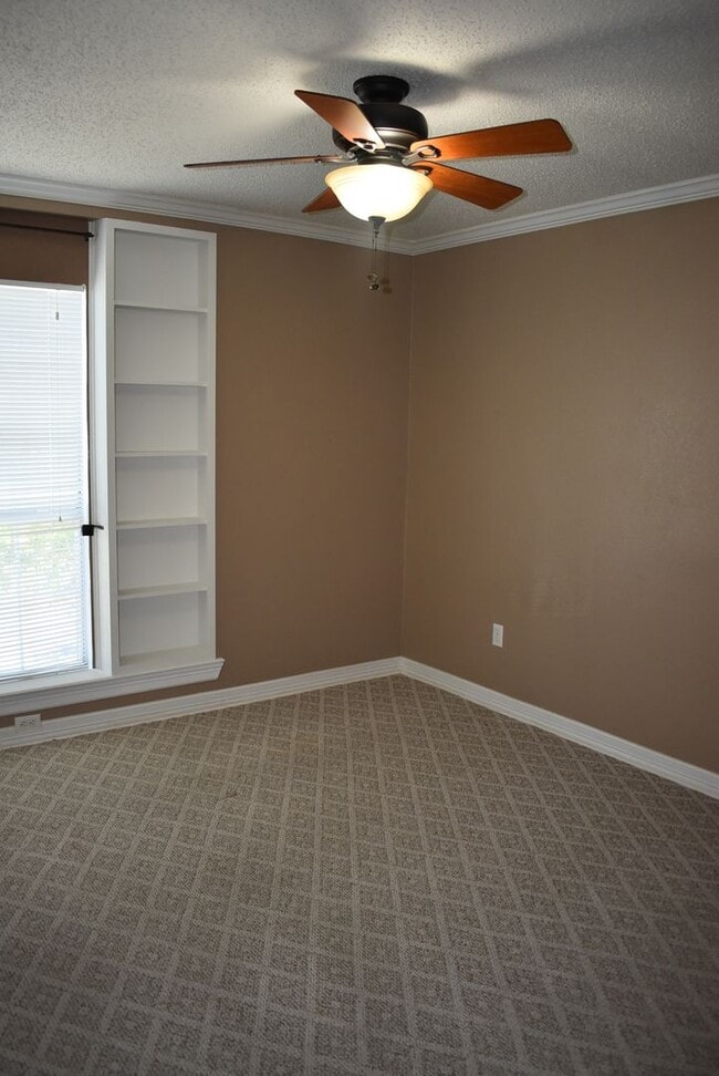 Building Photo - Beautiful Remodeled Home with 3 Bedrooms a...