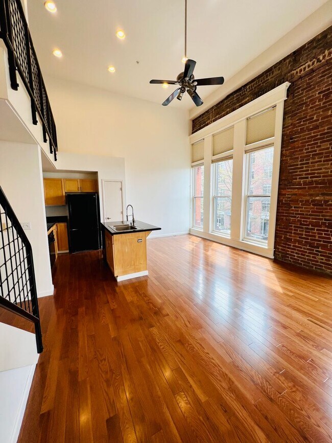 Building Photo - Belltown Loft Condo