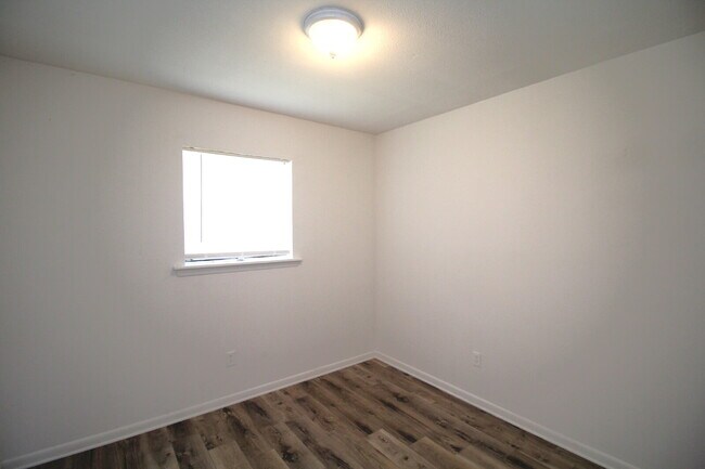 Building Photo - Central Pensacola 3-Bedroom Home Near Mall...