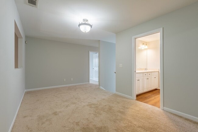 Building Photo - 4525 Village Ct