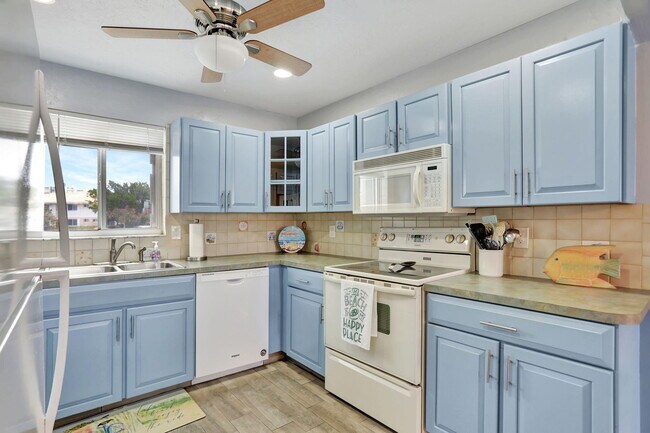 Building Photo - 999 N Riverside Dr