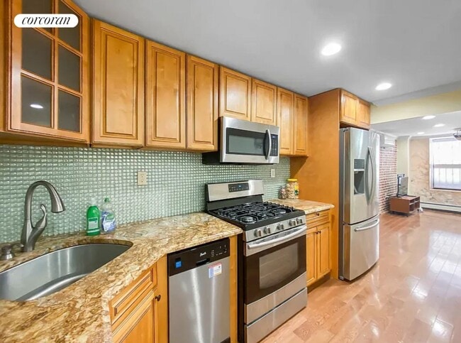 Building Photo - 245 W 134th St