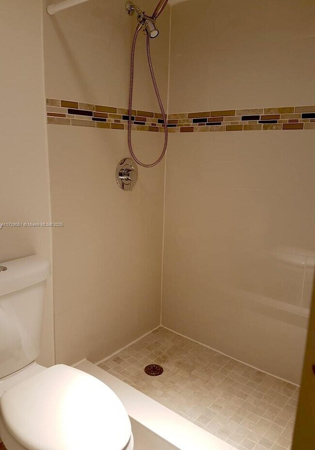 Building Photo - 3475 N Country Club Dr