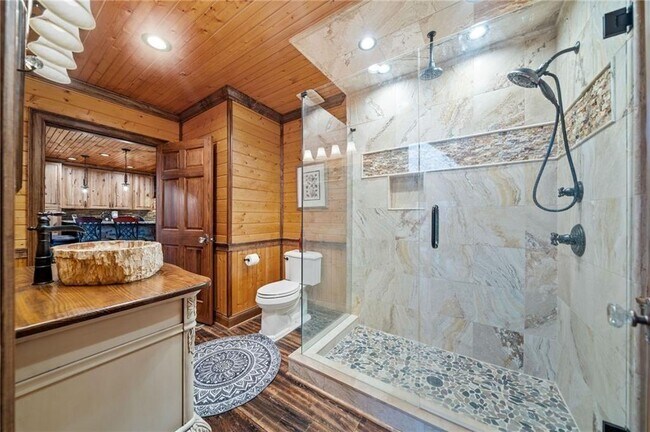 Building Photo - 5281 Laurel Ln