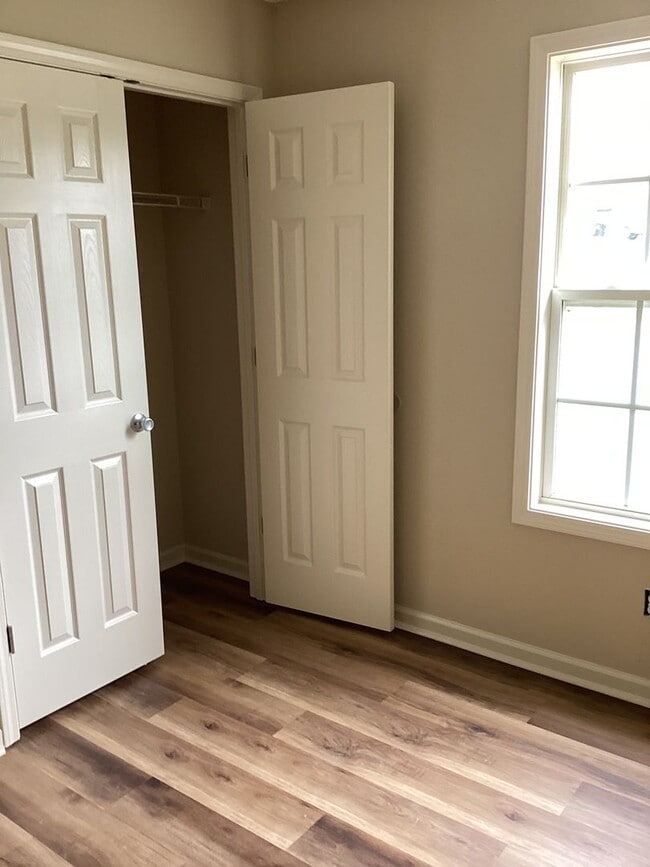 Building Photo - 3 Bedroom / 2 Bath Split-Foyer Home  Kings...