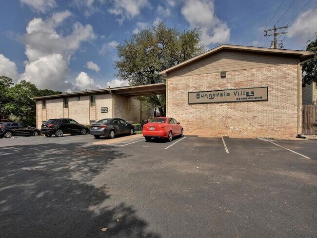 Building Photo - 1304 Summit St