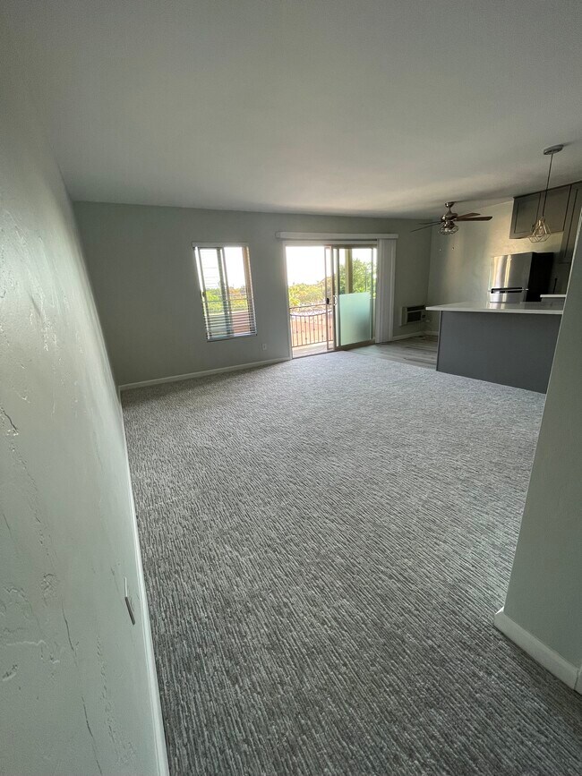 Building Photo - 7555 Linda Vista Rd